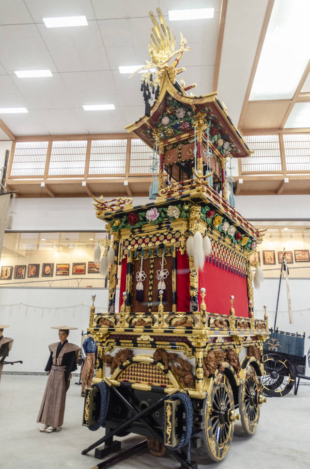 384 - Takayama - centro de exposiciones Takayama Yatai Kaikan - carrozas